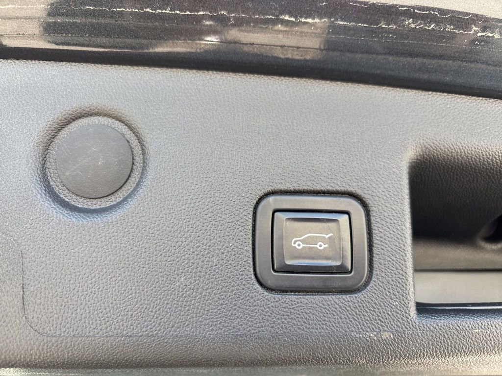 Used 2022 Chevrolet Equinox RS w/ LPO, Floor Liner Package AWD/4WD image 9