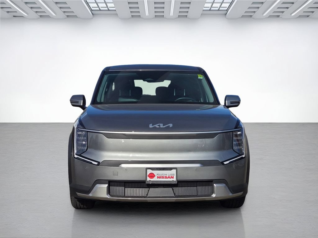 Used 2024 Kia EV9 Light Long Range RWD image 2