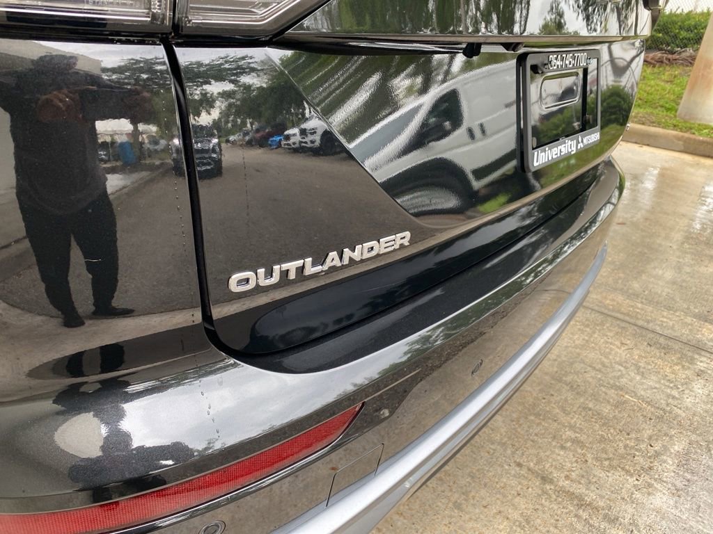 New 2025 Mitsubishi Outlander SE image 18