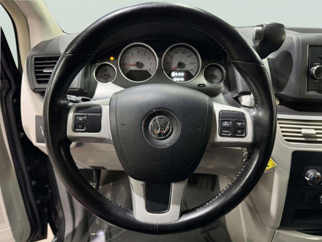 Used 2012 Volkswagen Routan S image 26