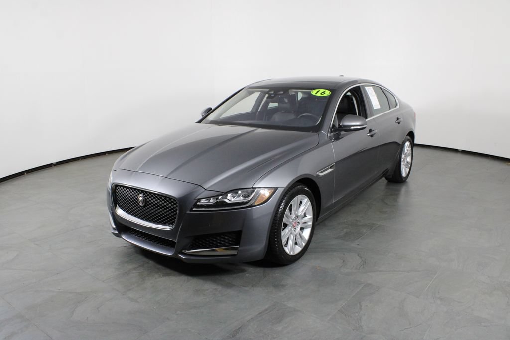 Used 2016 Jaguar XF Premium RWD image 2