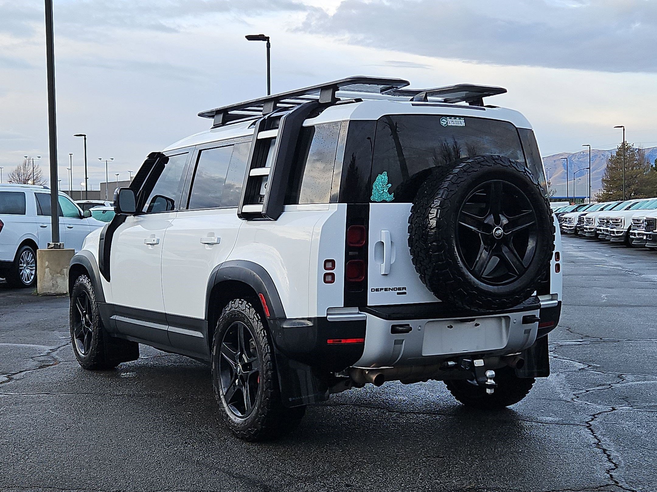 Used 2023 Land Rover Defender 110 SE image 9