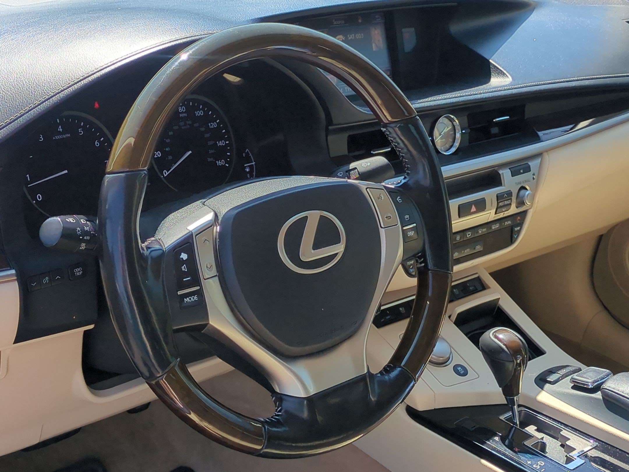 Used 2015 Lexus ES 350 w/ Luxury Package FWD image 18