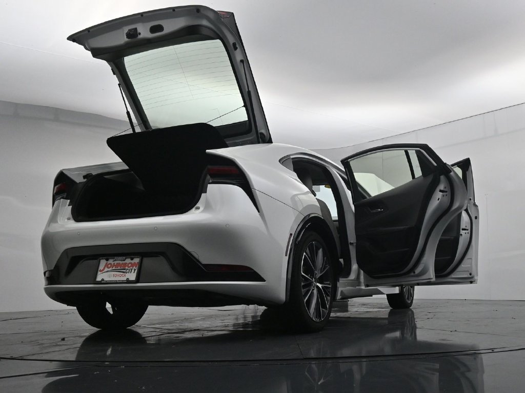 Used 2024 Toyota Prius XLE FWD image 45
