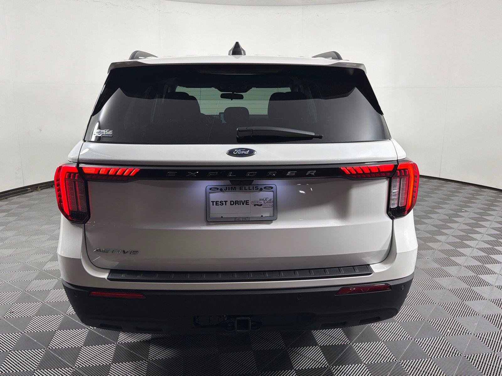 Used 2025 Ford Explorer Active RWD image 6