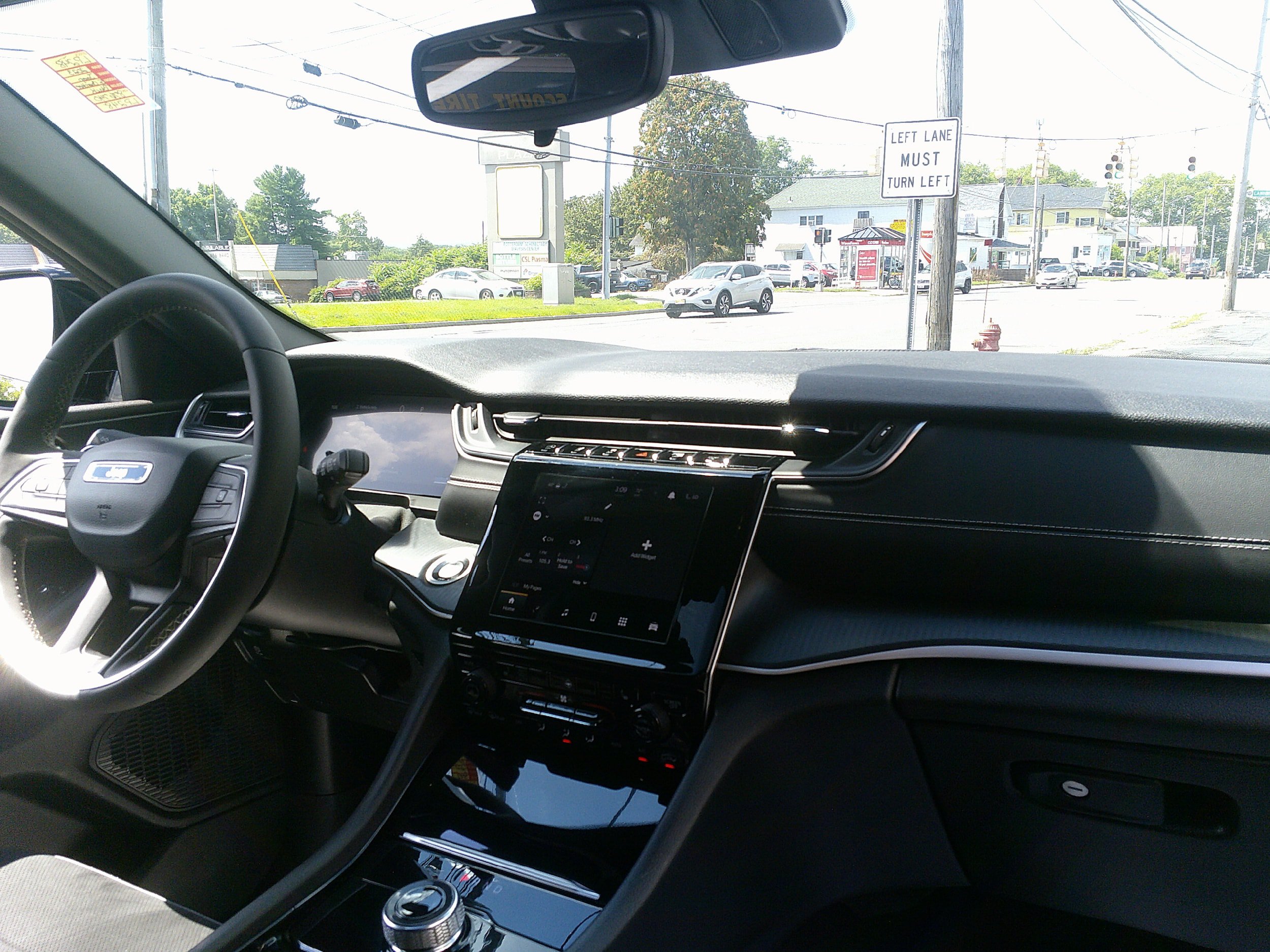 Used 2023 Jeep Grand Cherokee L Laredo AWD/4WD image 23