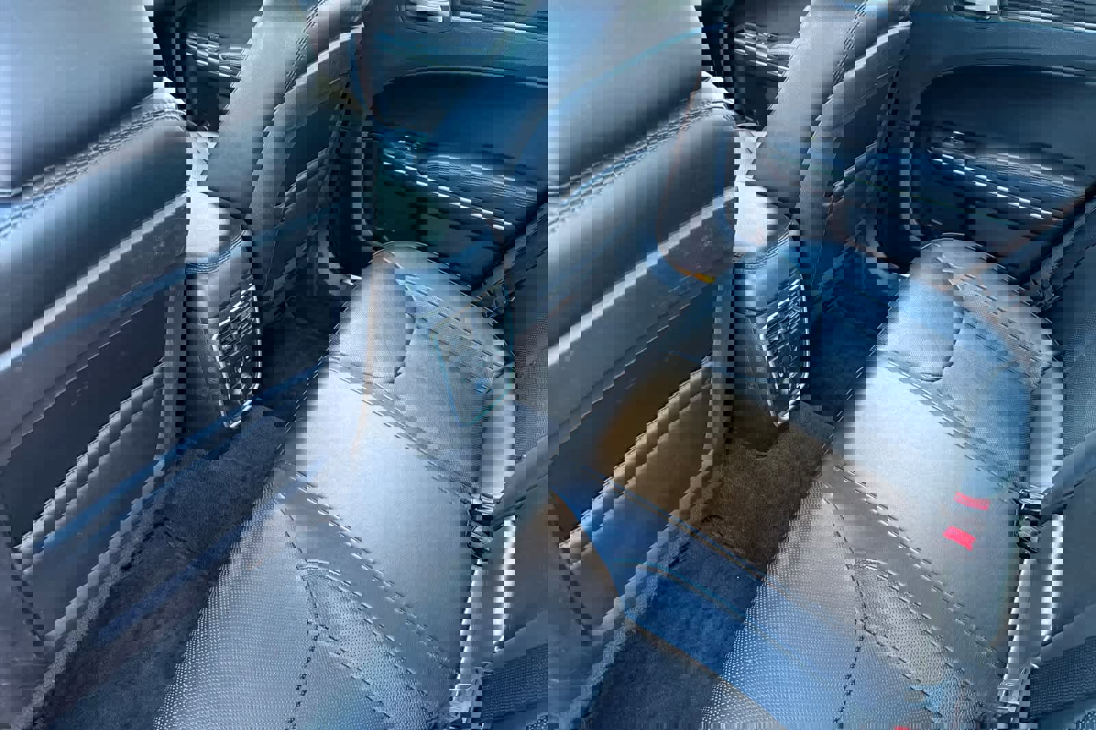 Used 2014 Chrysler 300 C image 4