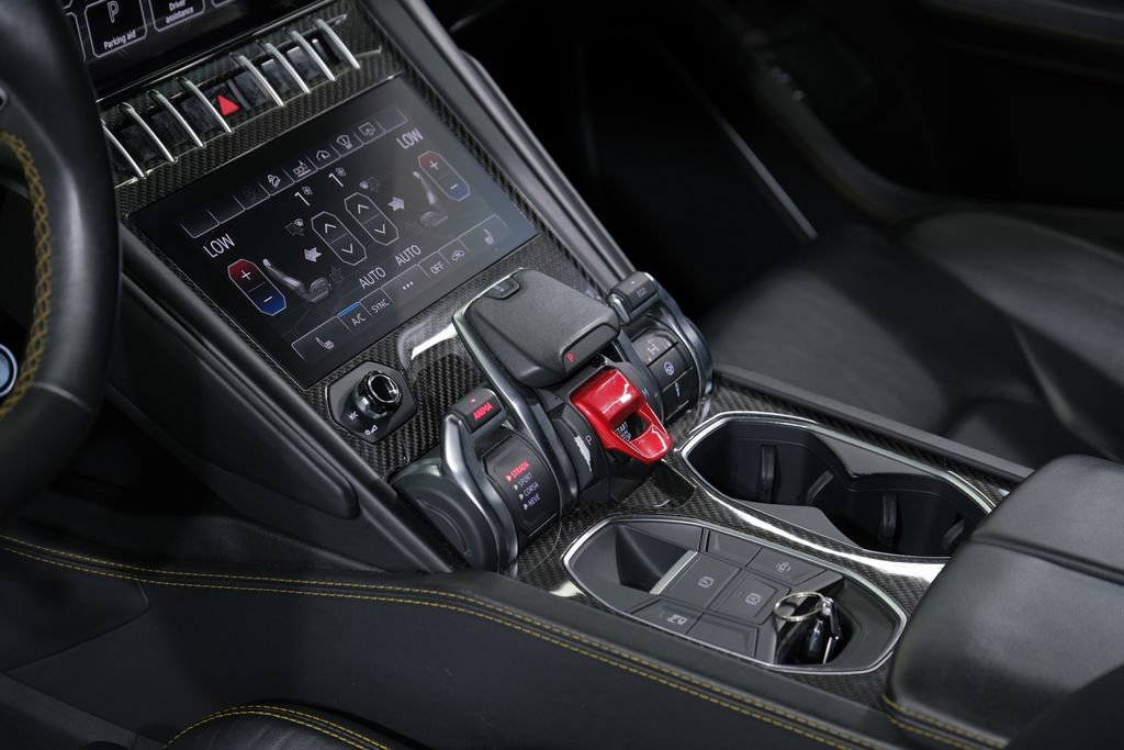 Used 2021 Lamborghini Urus image 25