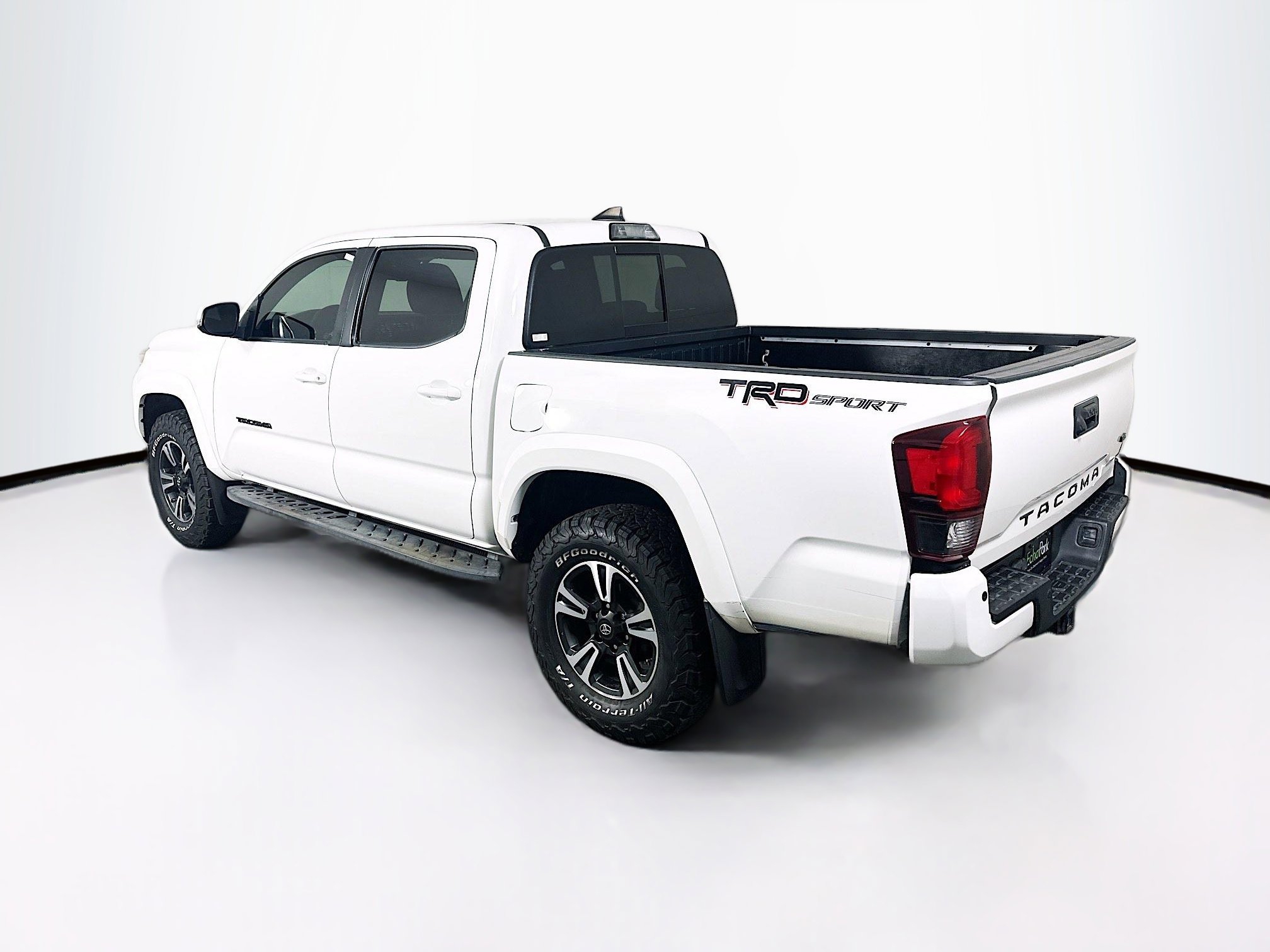 Used 2018 Toyota Tacoma TRD Sport w/ Technology Package RWD image 5
