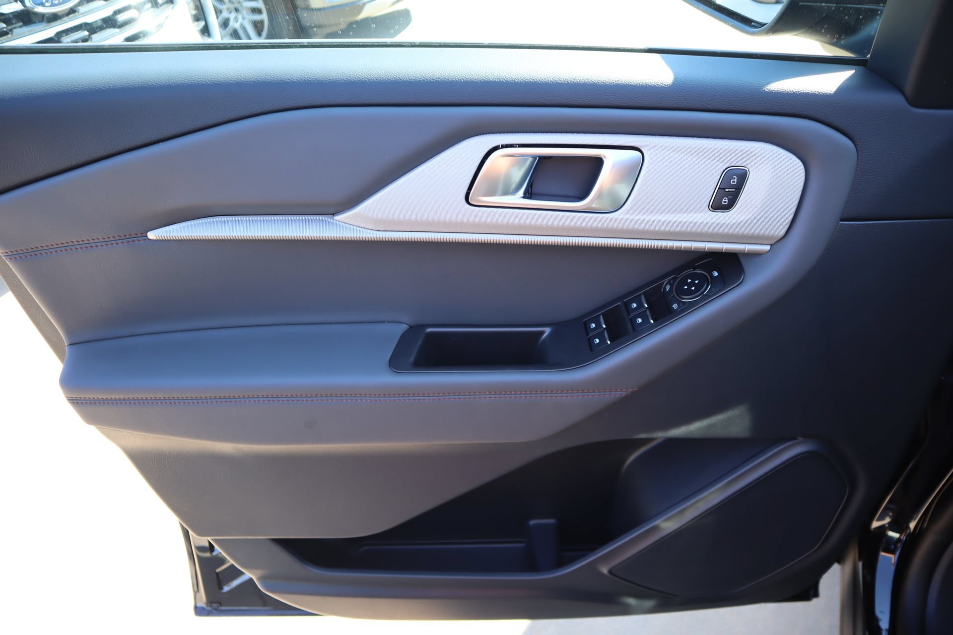 New 2026 Ford Explorer Active RWD image 18