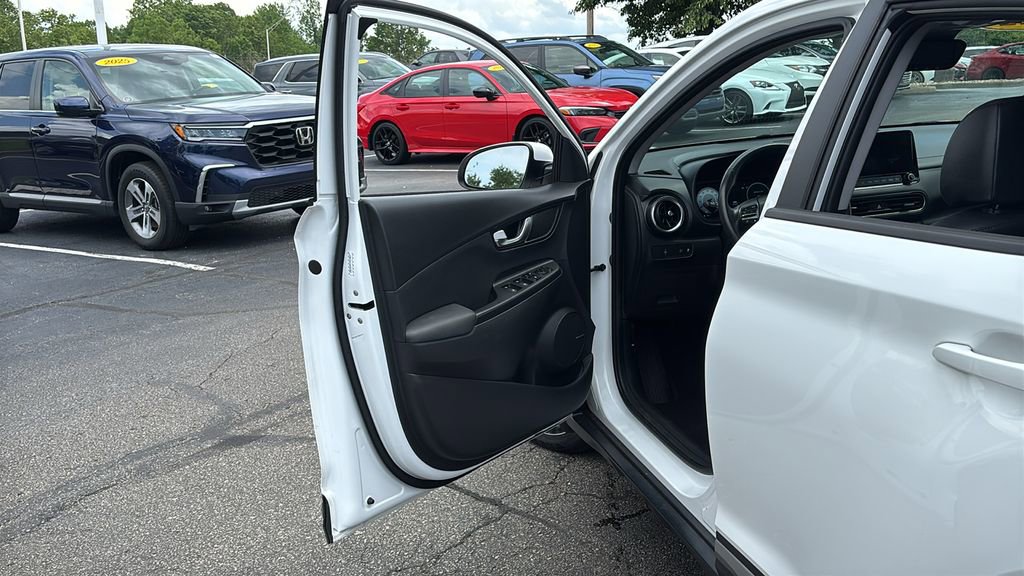Used 2022 Hyundai Kona Limited AWD/4WD image 11