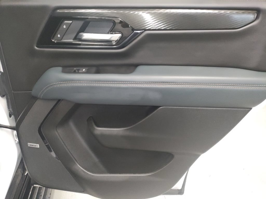 Used 2025 GMC Yukon AT4 w/ AT4 Premium Plus Package AWD/4WD image 14
