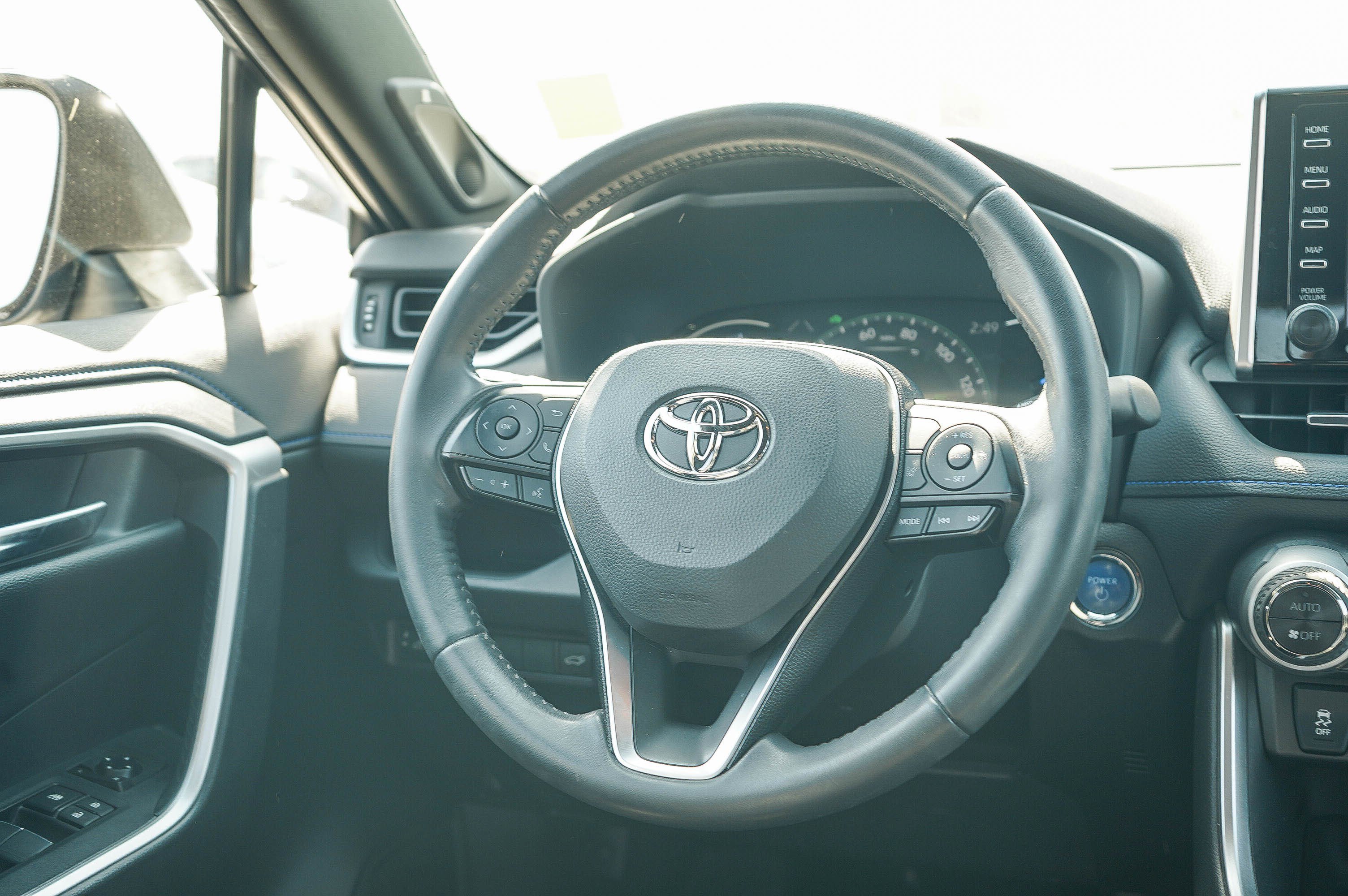 Used 2019 Toyota RAV4 XSE AWD/4WD image 16