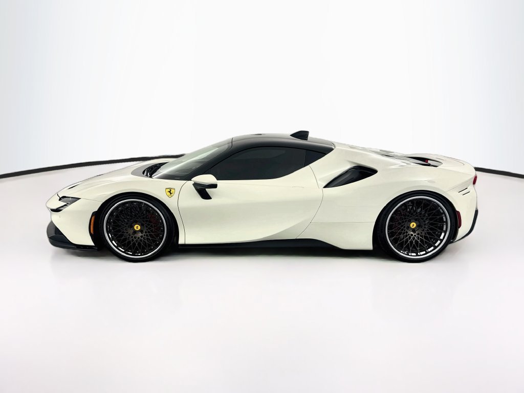 Used 2022 Ferrari SF90 Stradale AWD/4WD image 8