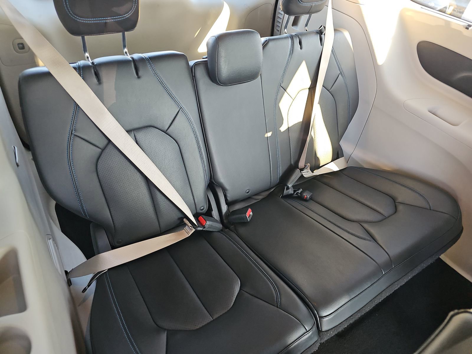 Used 2021 Chrysler Pacifica Touring-L image 18