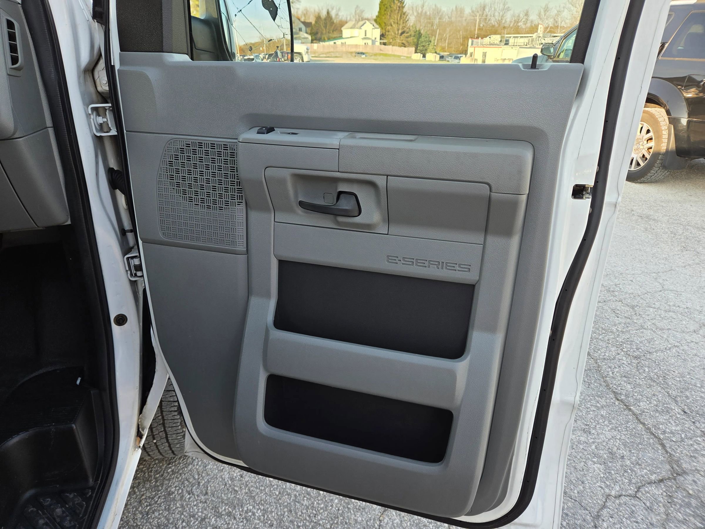 Used 2009 Ford E-150 and Econoline 150 image 15