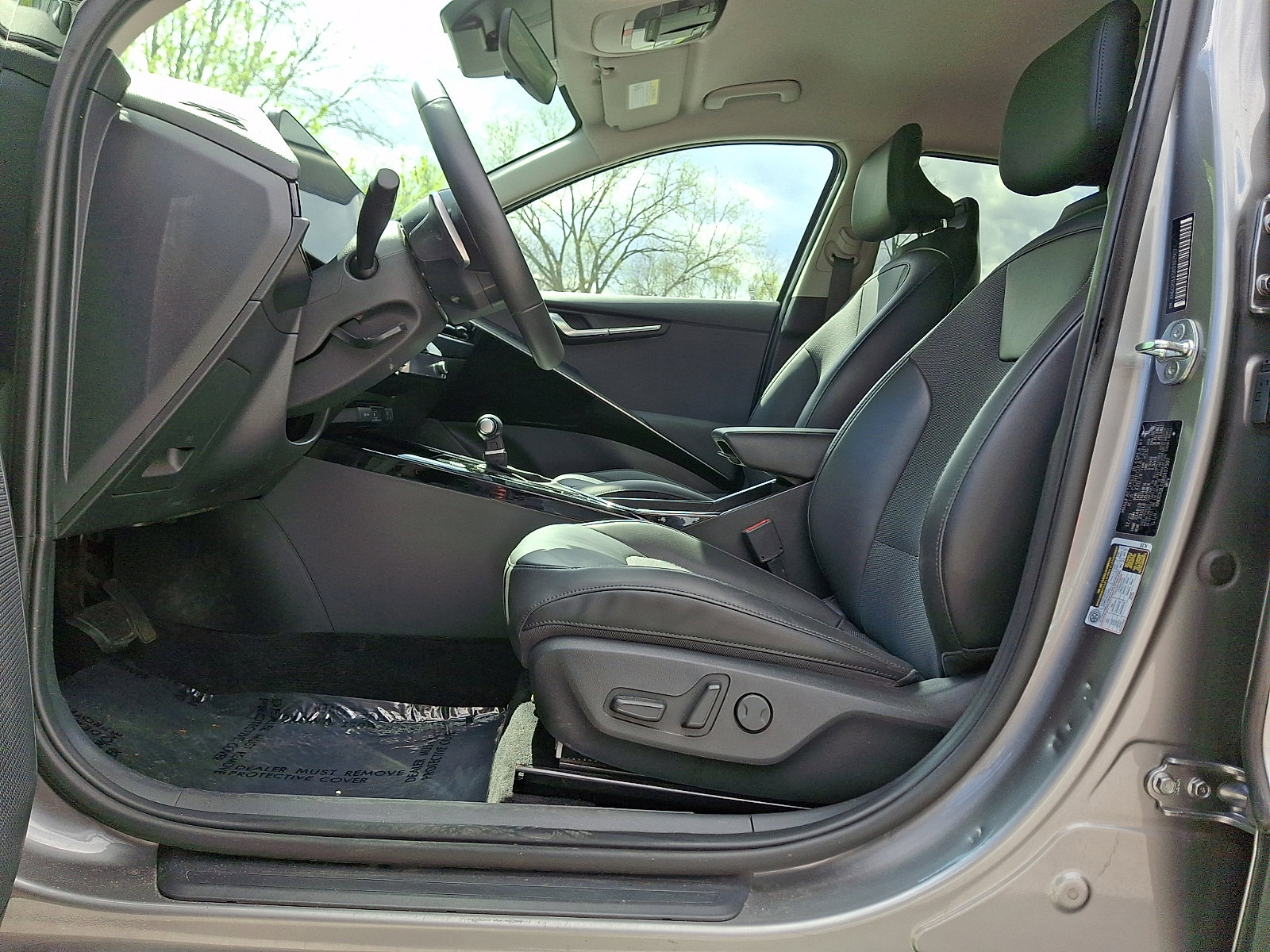 Used 2024 Kia Niro EX image 13