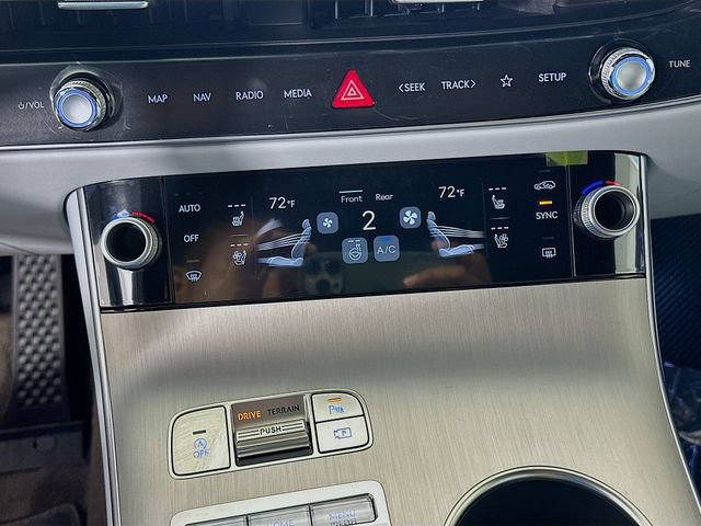 Certified 2026 Genesis GV70 2.5T Advanced AWD/4WD image 14