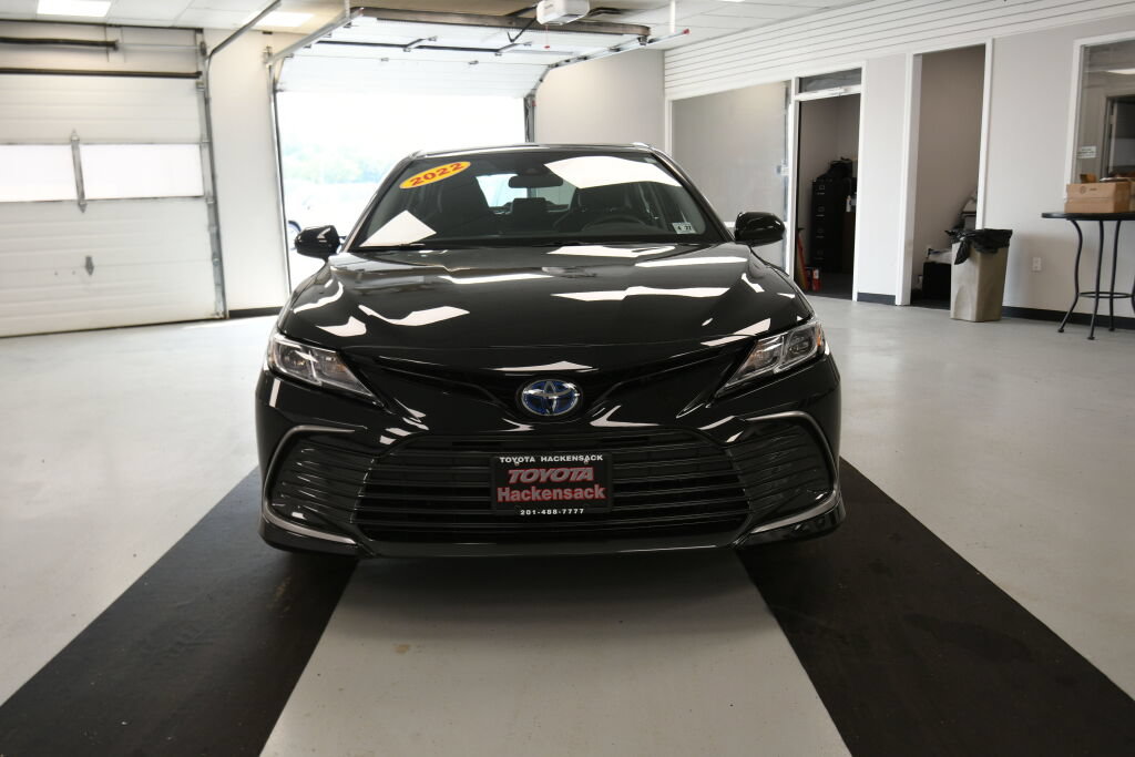 Used 2022 Toyota Camry LE FWD image 2
