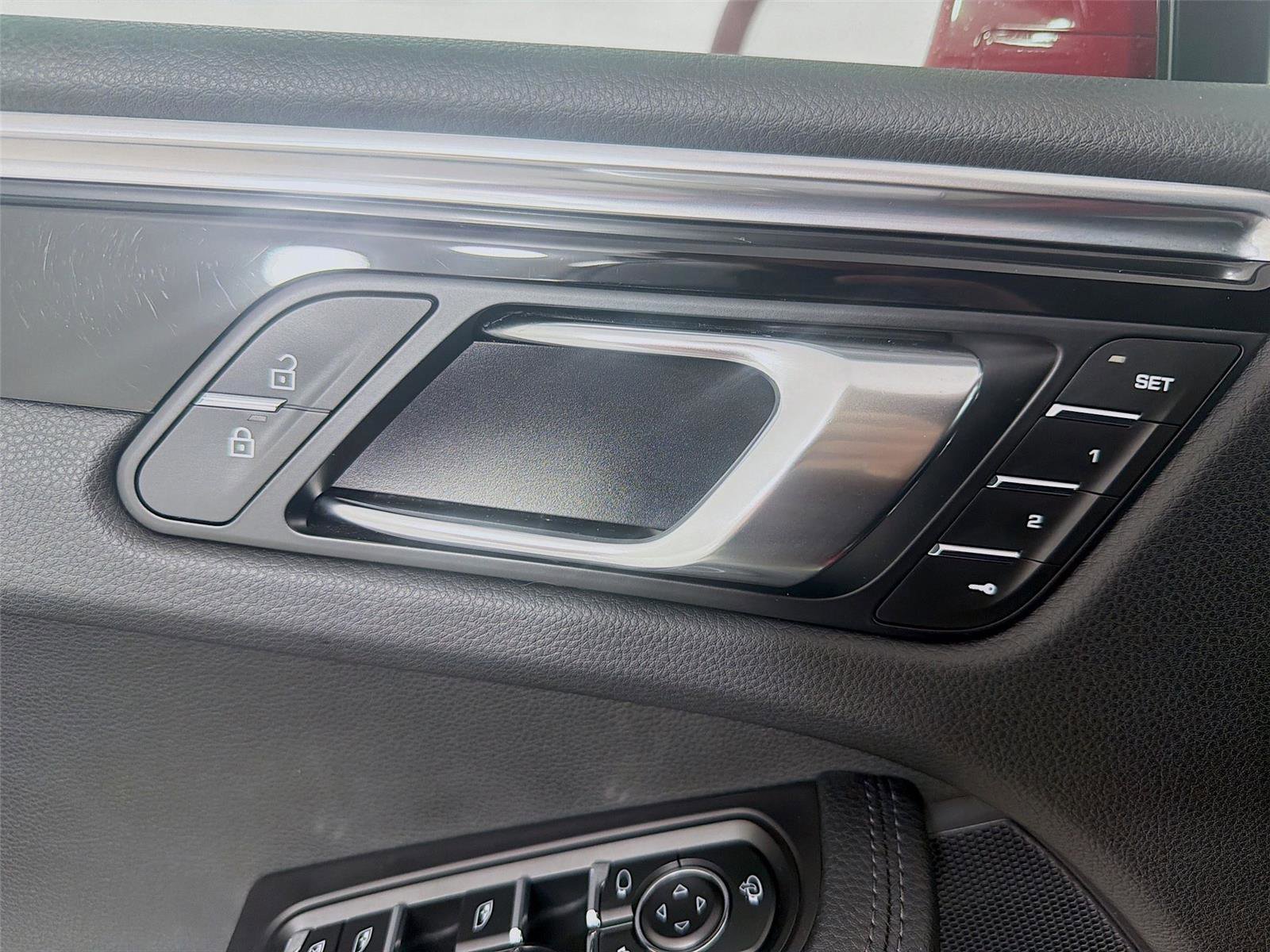 Certified 2023 Porsche Macan S AWD/4WD image 7