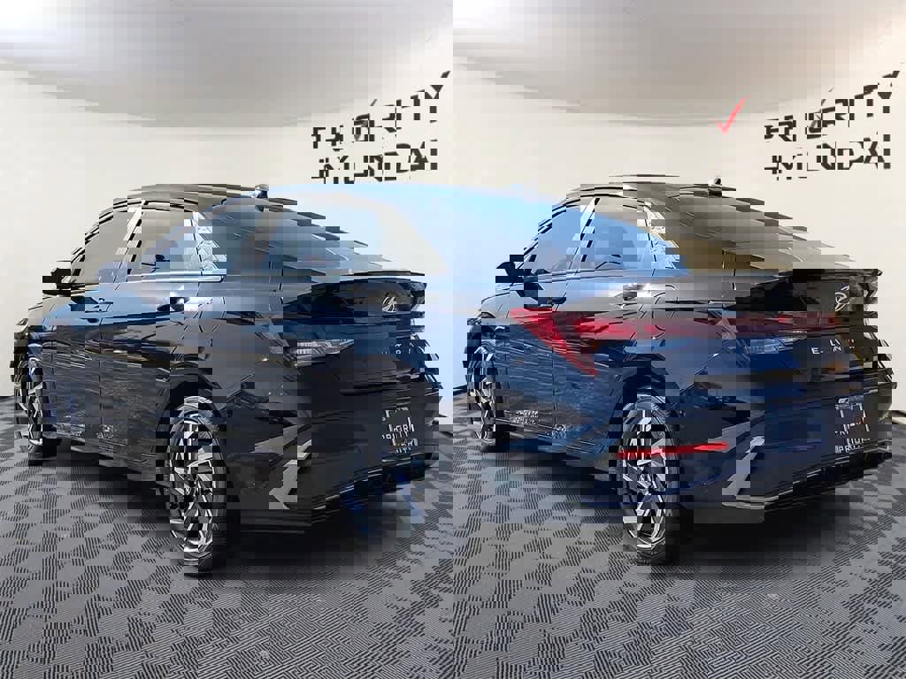 Used 2025 Hyundai Elantra Sport image 6