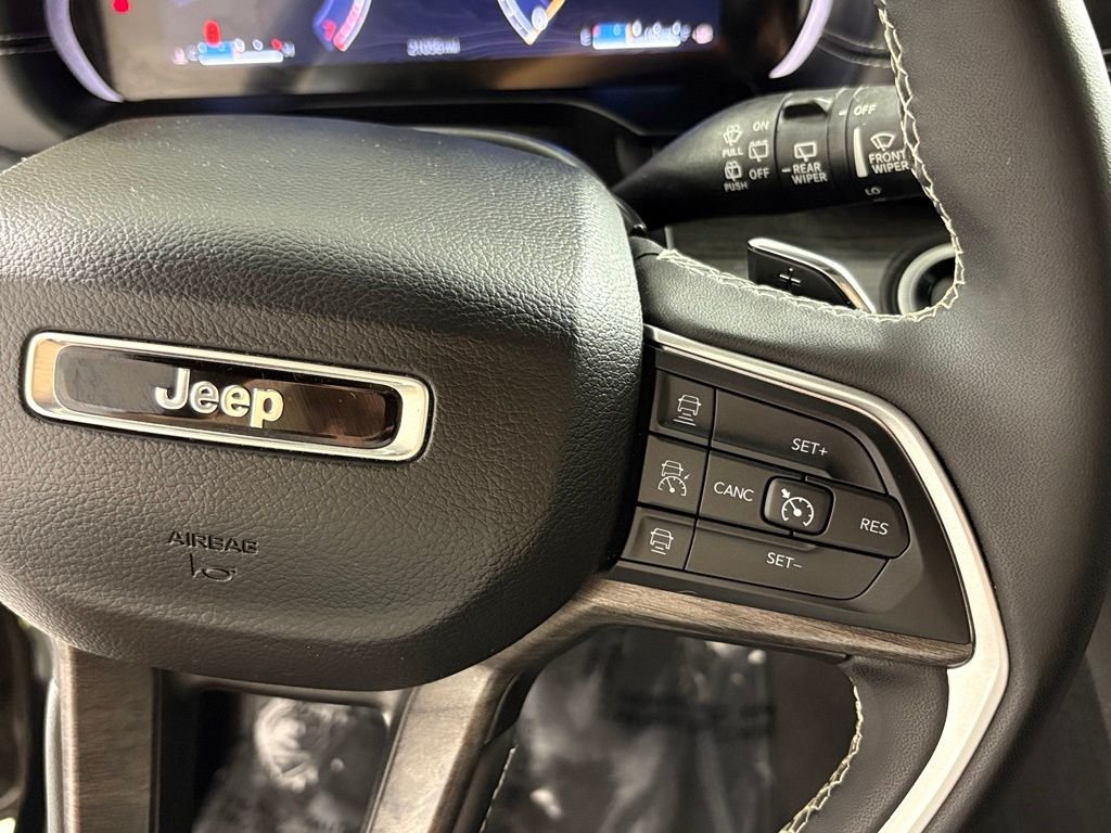 Used 2024 Jeep Grand Cherokee L Limited AWD/4WD image 32