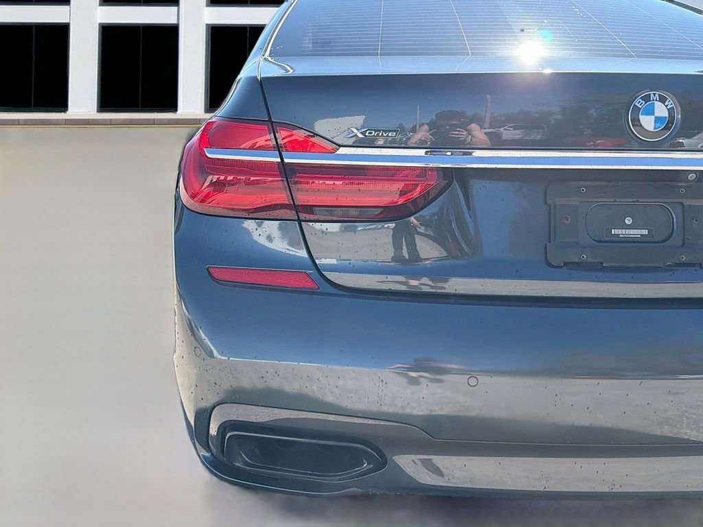 Used 2019 BMW 750i xDrive w/ M Sport Package image 12