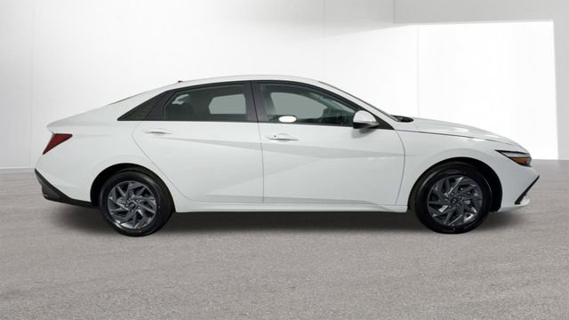 Used 2025 Hyundai Elantra Hybrid FWD image 10
