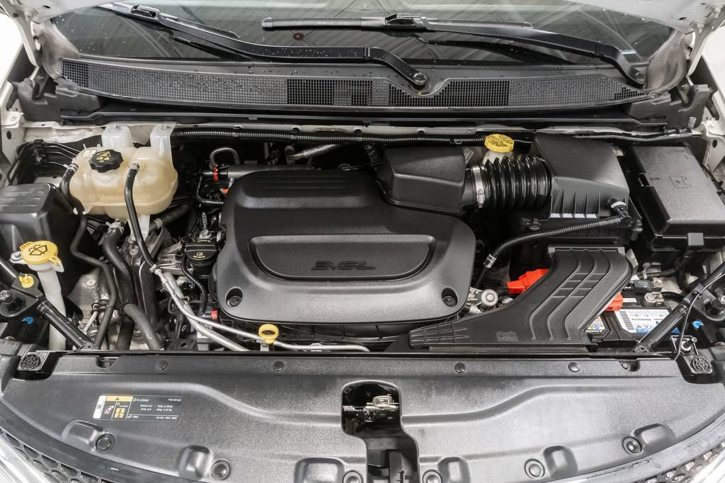 Used 2019 Chrysler Pacifica Touring-L Plus w/ Advanced Safetytec Group FWD image 3