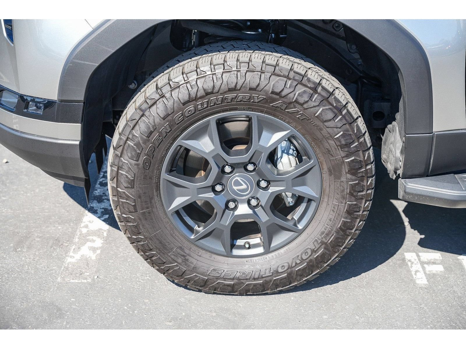 Used 2024 Lexus GX 550 AWD/4WD image 9