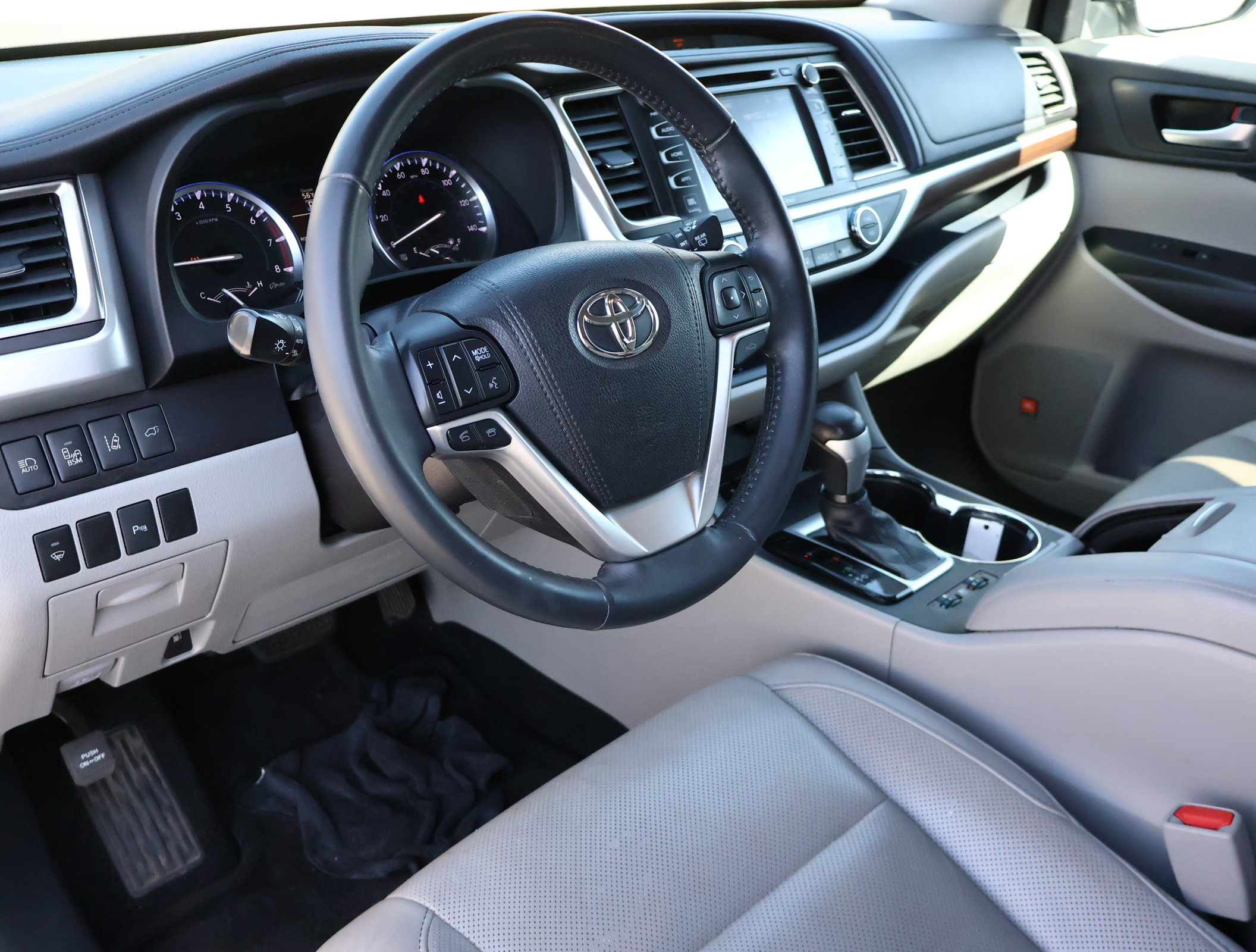 Used 2016 Toyota Highlander Limited w/ Driver Technology Package image 2