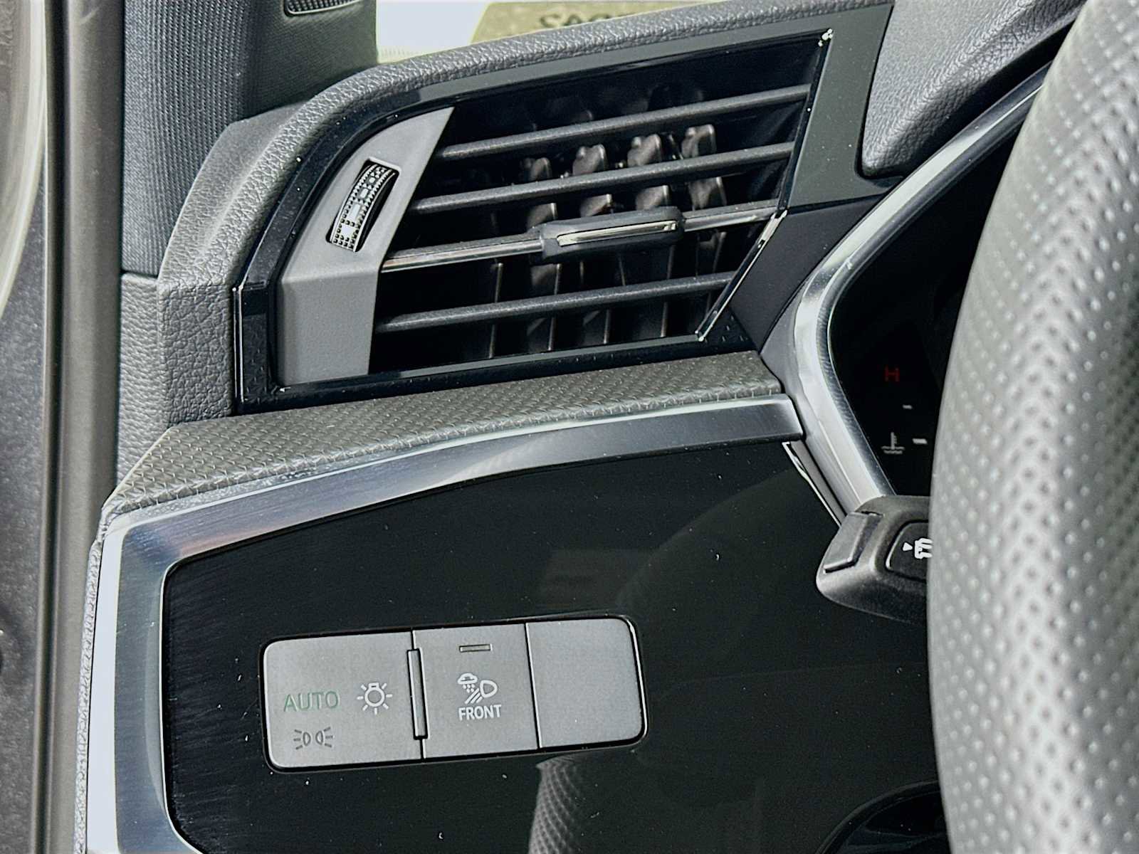 New 2025 Audi Q3 2.0T Premium Plus image 10