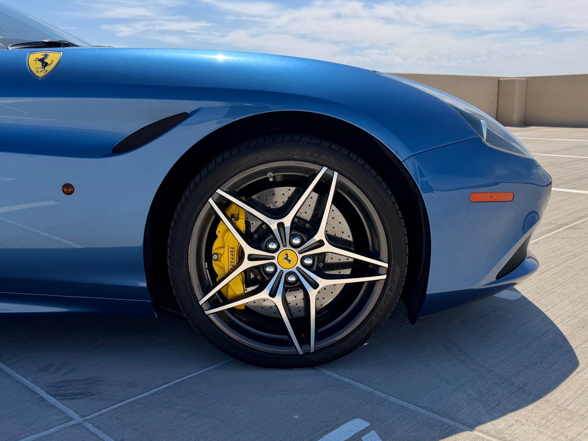 Used 2015 Ferrari California T RWD image 16
