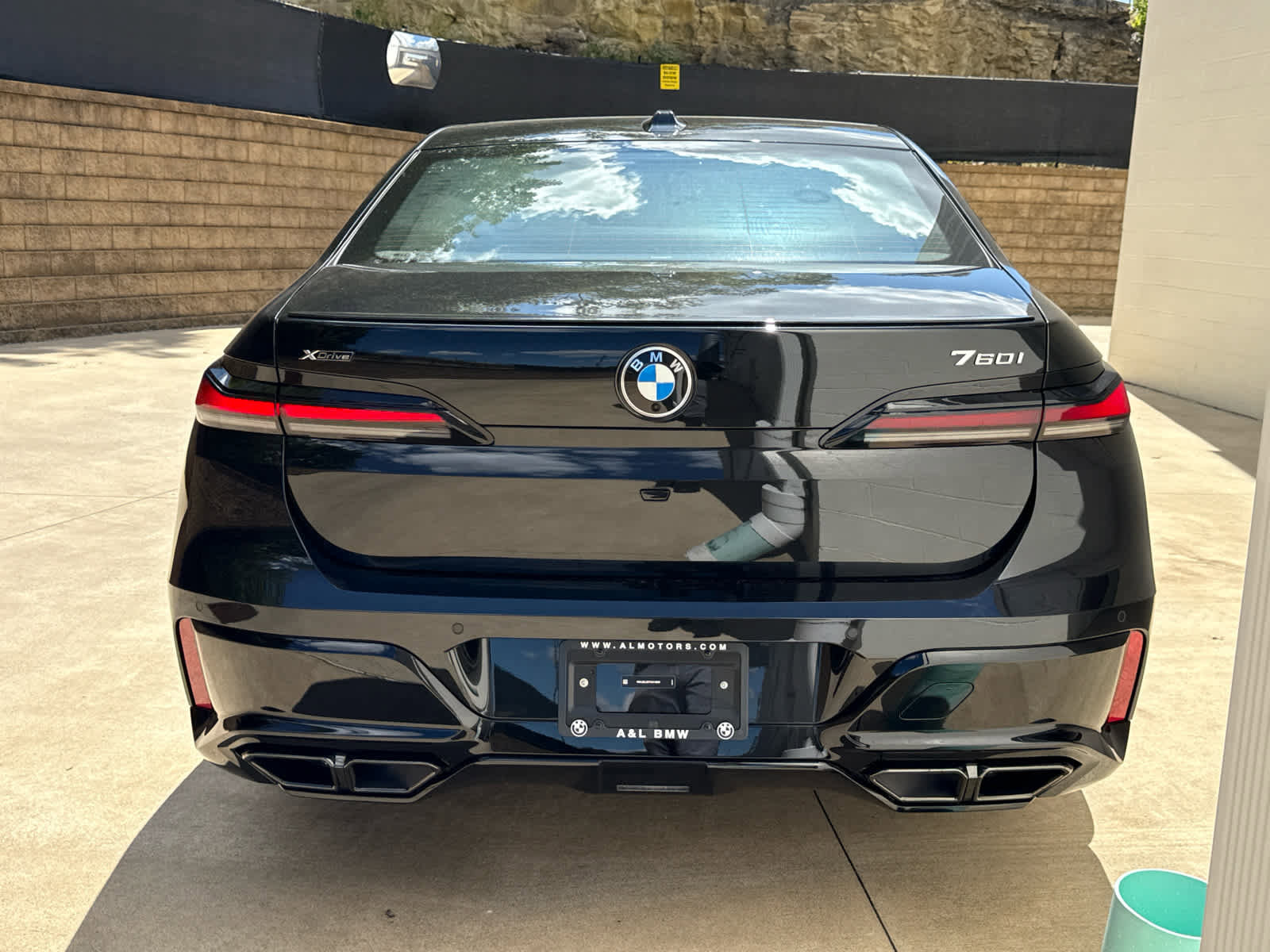 Used 2026 BMW 760i xDrive w/ Premium Package image 4