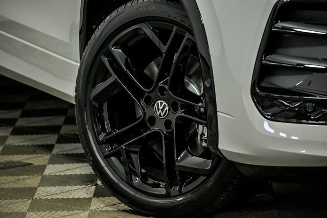 New 2026 Volkswagen Tiguan SE R-Line image 3