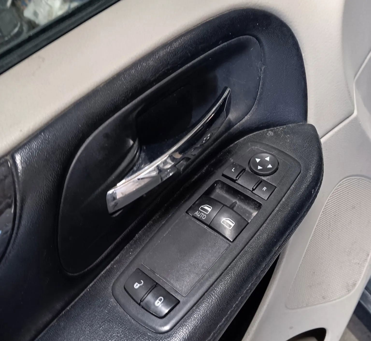 Used 2014 RAM C/V Tradesman image 10