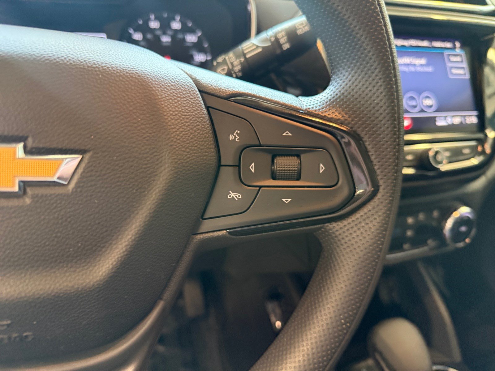 Used 2024 Chevrolet Equinox LT FWD image 25