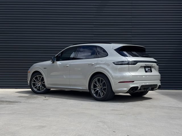 Certified 2022 Porsche Cayenne Turbo S AWD/4WD image 3