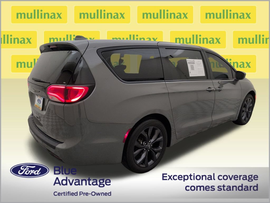 Used 2020 Chrysler Pacifica Touring w/ S Appearance Package FWD image 4