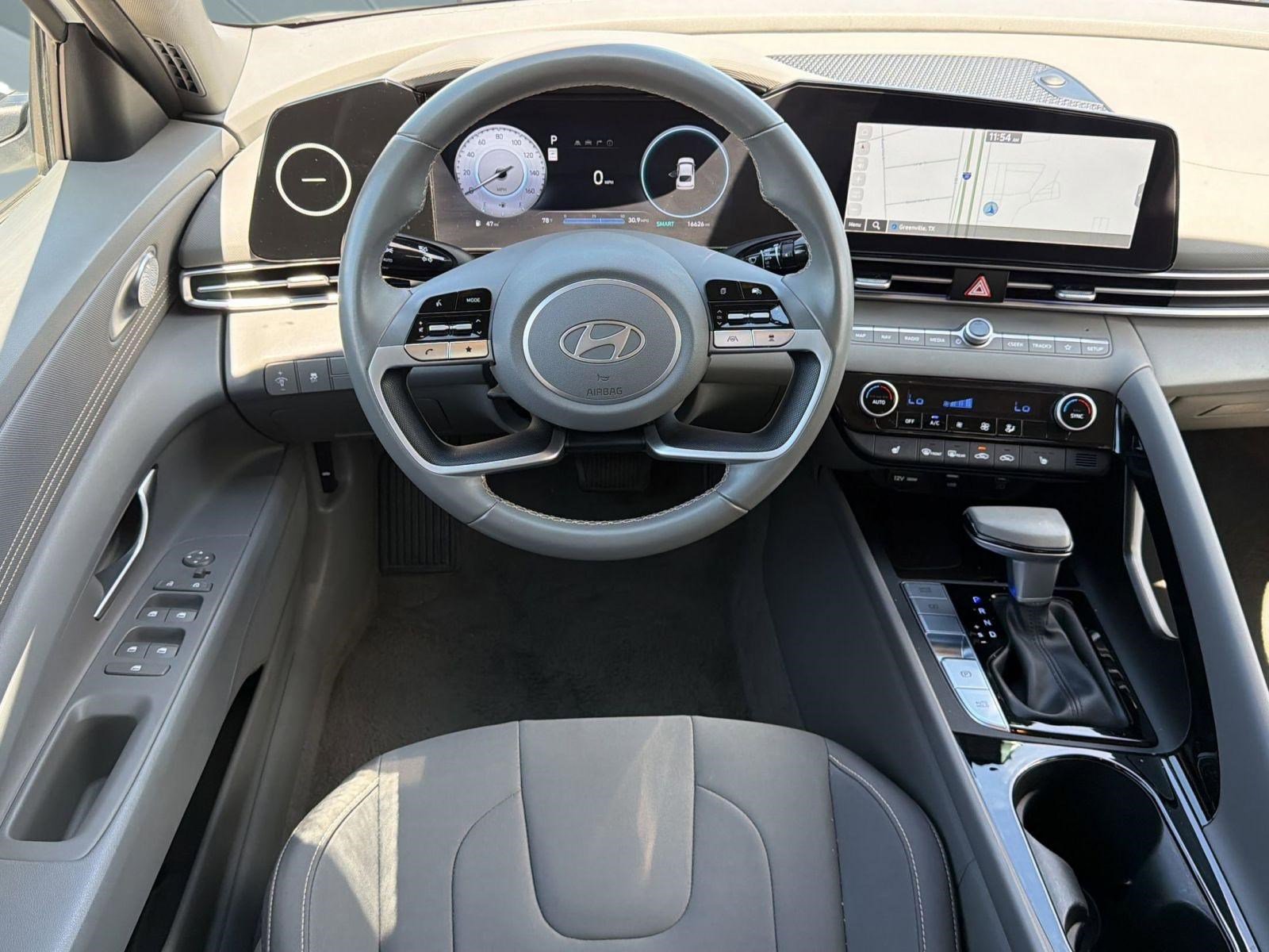 Used 2025 Hyundai Elantra SEL image 28