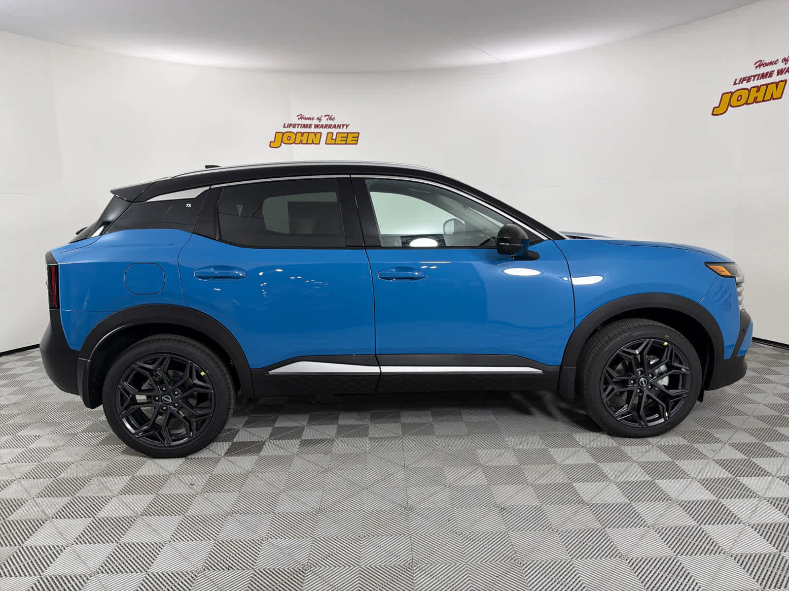 New 2026 Nissan Kicks SR w/ SR Premium Package image 7