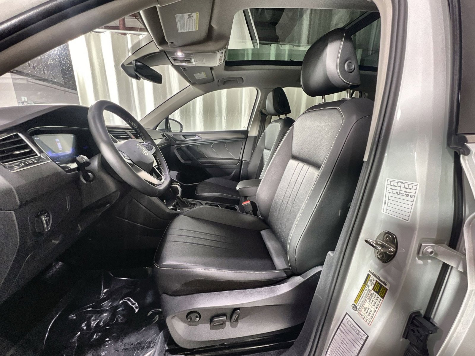 Used 2024 Volkswagen Tiguan SE FWD image 21