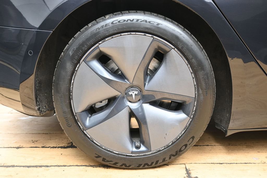 Used 2018 Tesla Model 3 Long Range RWD image 14