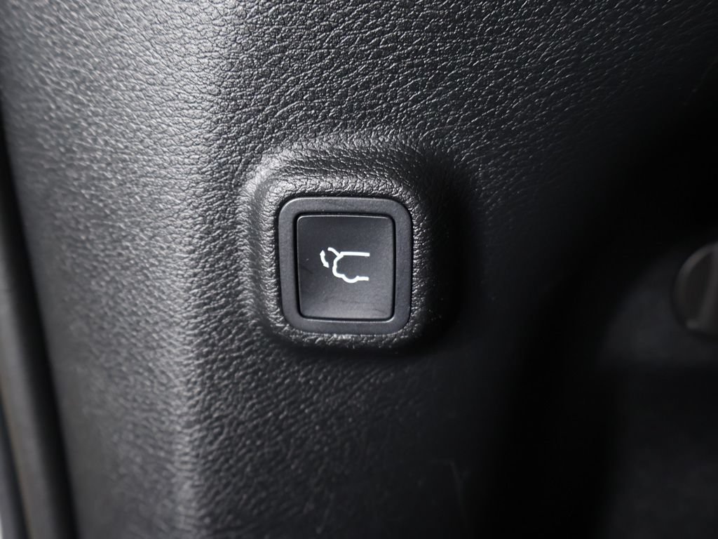Used 2019 Jeep Cherokee Limited AWD/4WD image 19
