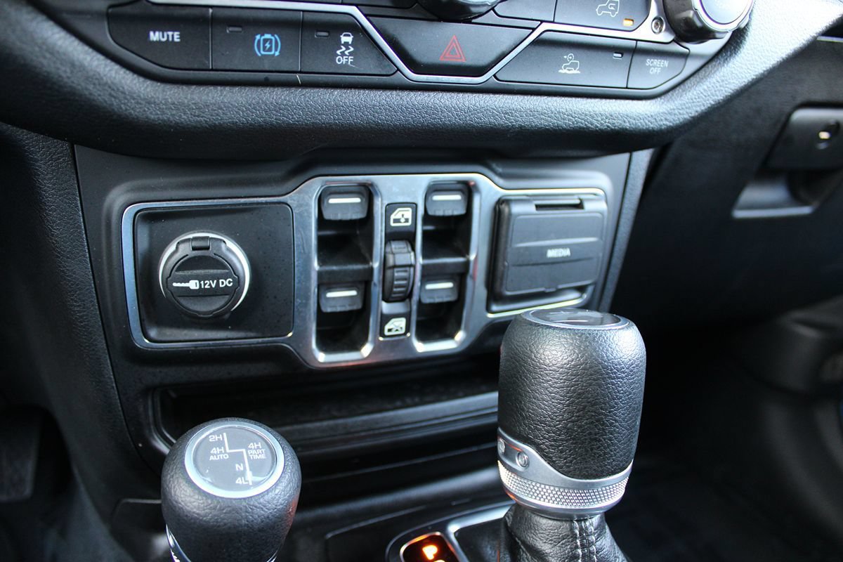 Used 2024 Jeep Wrangler Unlimited AWD/4WD image 16