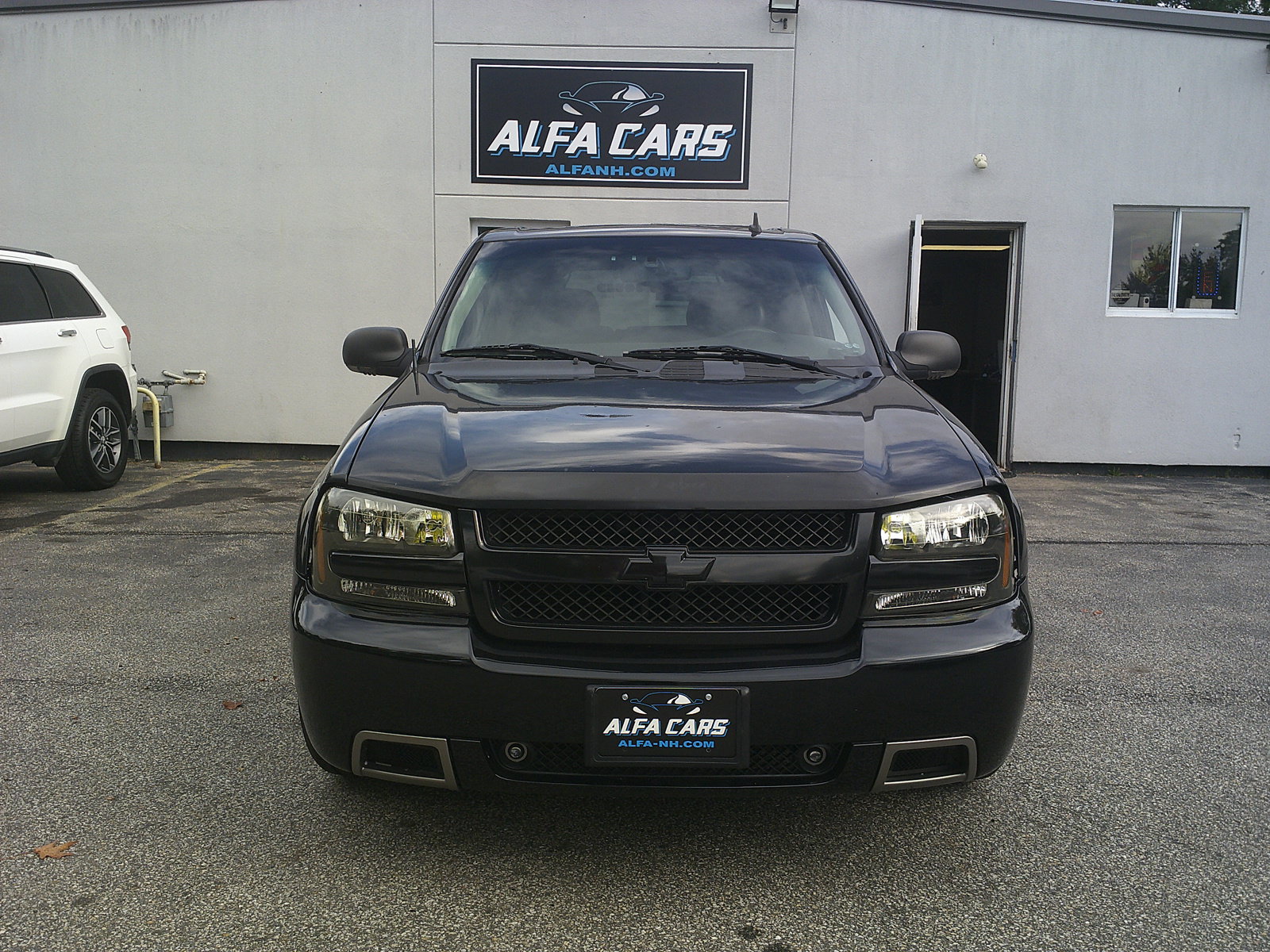 Used 2008 Chevrolet TrailBlazer LT w/ Sun And 6-Disc Cd Package AWD/4WD image 2