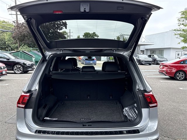 Used 2024 Volkswagen Tiguan SE R-Line image 36