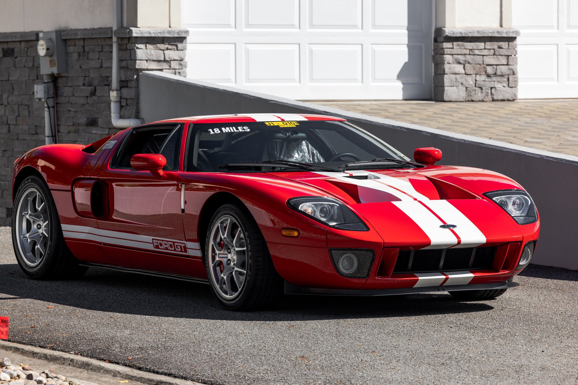 Used 2006 Ford GT RWD image 6
