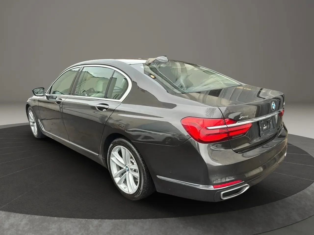 Used 2016 BMW 750i xDrive AWD/4WD image 8