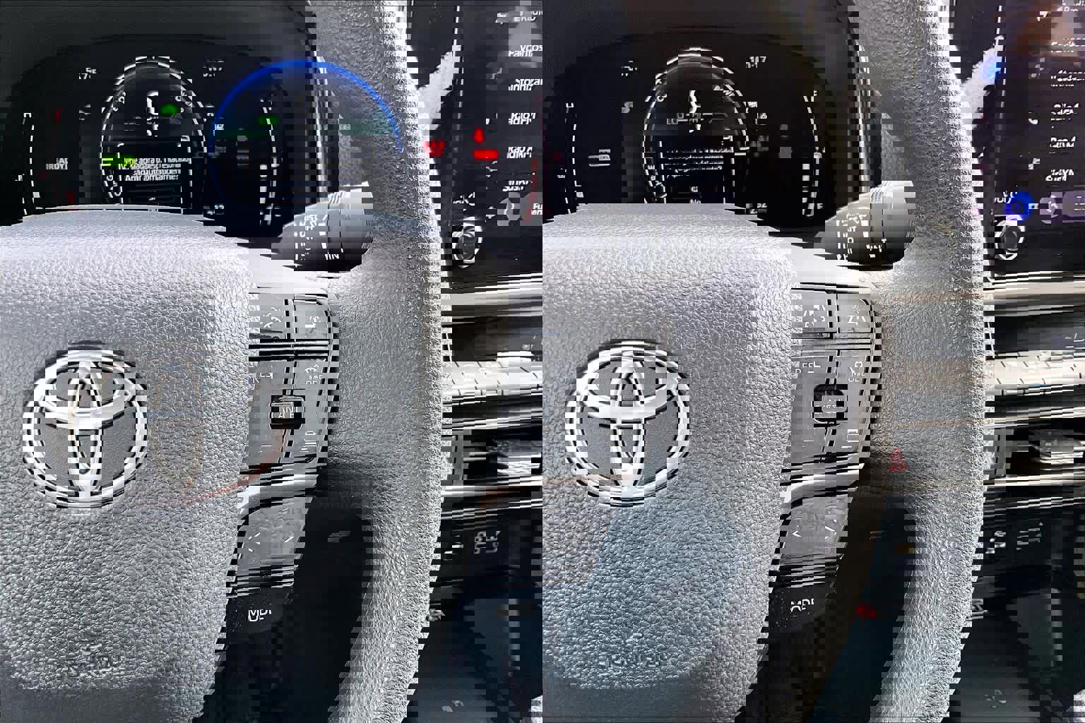 Used 2025 Toyota Camry LE w/ Convenience Package image 23